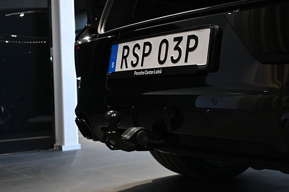 Porsche Cayenne 14 of 26