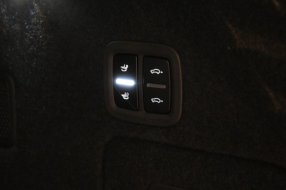 Porsche Cayenne 13 of 26