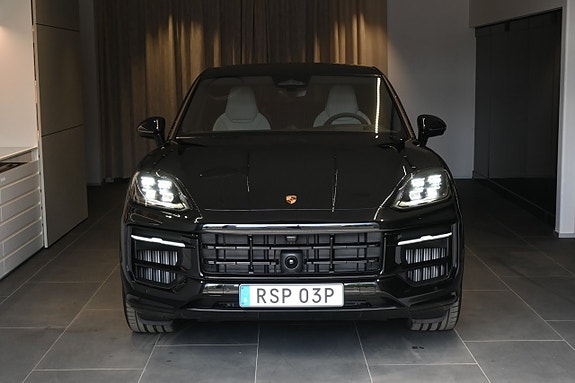 Porsche Cayenne 2 of 5