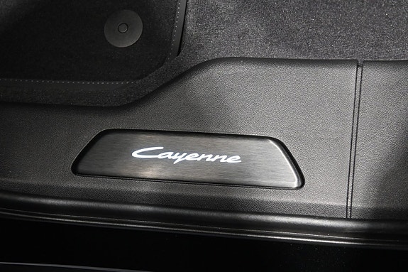 Porsche Cayenne 23 of 26