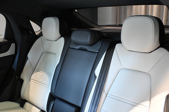 Porsche Cayenne 24 of 26