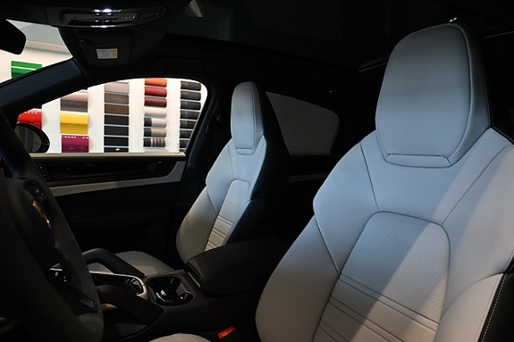 Porsche Cayenne 21 of 26