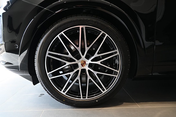Porsche Cayenne 5 of 5