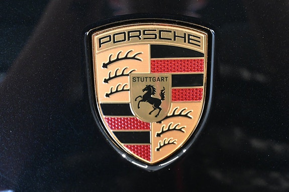 Porsche Cayenne 4 of 5