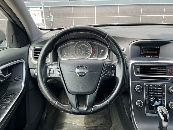 Volvo V60 13 of 25