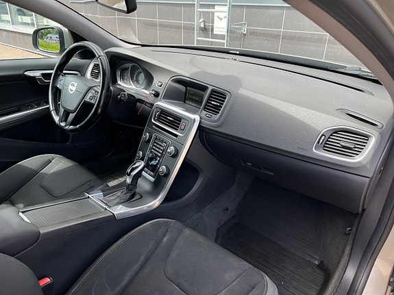 Volvo V60 10 of 25