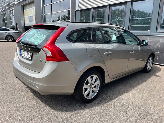 Volvo V60 4 of 25