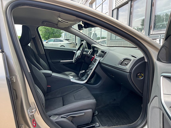 Volvo V60 8 of 25