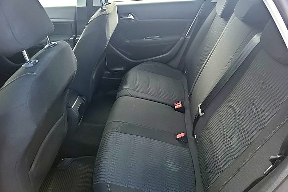 Peugeot 308 SW 7 of 10