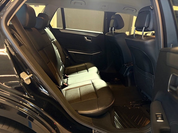 Mercedes-Benz E220 14 of 18