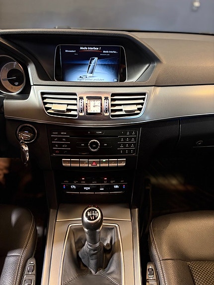 Mercedes-Benz E220 9 of 18