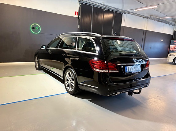 Mercedes-Benz E220 5 of 5