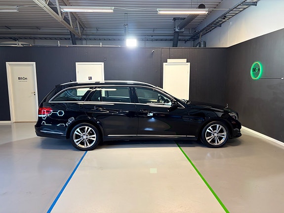 Mercedes-Benz E220 4 of 5