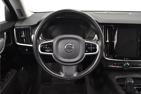 Volvo V90 2 of 5
