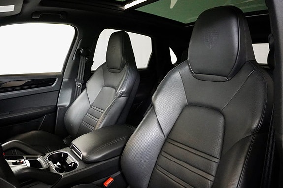 Porsche Cayenne 14 of 26