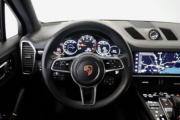 Porsche Cayenne 16 of 26
