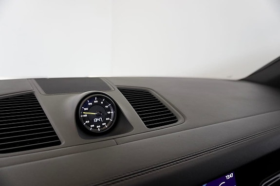 Porsche Cayenne 12 of 26