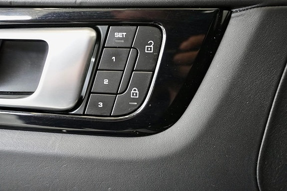 Porsche Cayenne 23 of 26