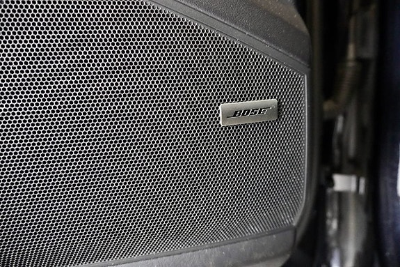 Porsche Cayenne 13 of 26