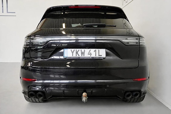 Porsche Cayenne 9 of 26