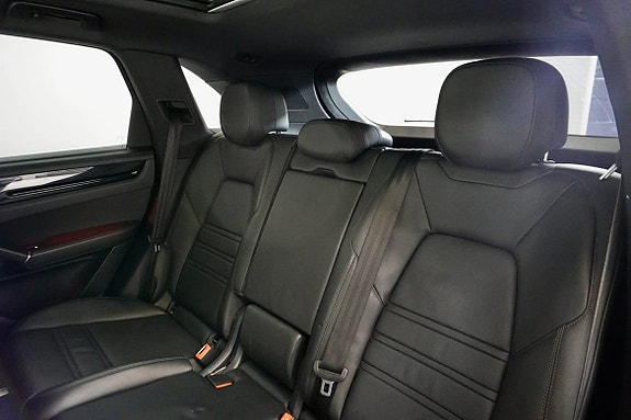 Porsche Cayenne 25 of 26