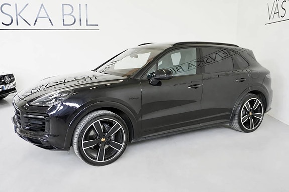 Porsche Cayenne 3 of 5
