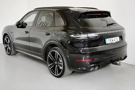 Porsche Cayenne 8 of 26