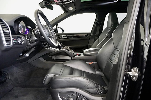Porsche Cayenne 22 of 26