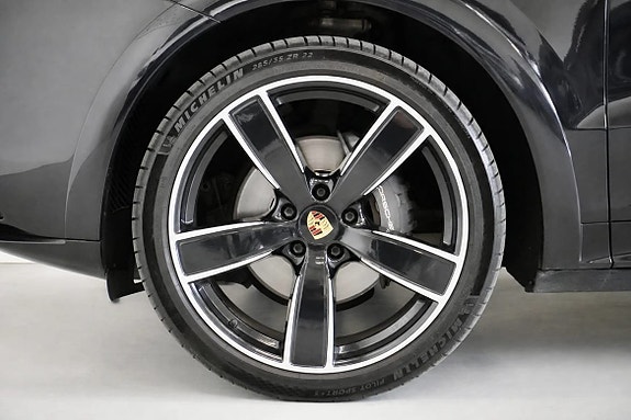 Porsche Cayenne 10 of 26
