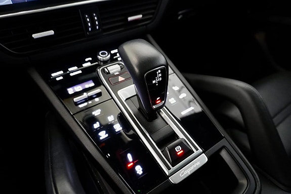 Porsche Cayenne 19 of 26