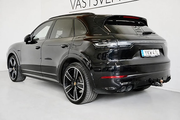 Porsche Cayenne 7 of 26