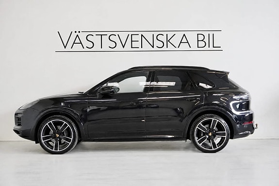 Porsche Cayenne 2 of 5