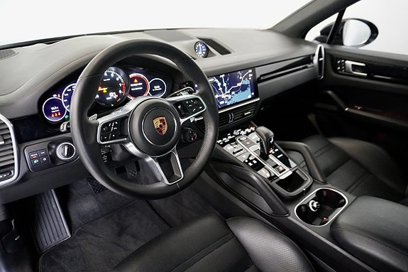 Porsche Cayenne 11 of 26