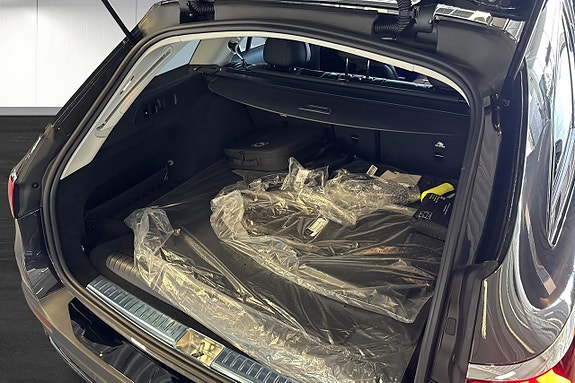 Mercedes-Benz E300 de 17 of 23