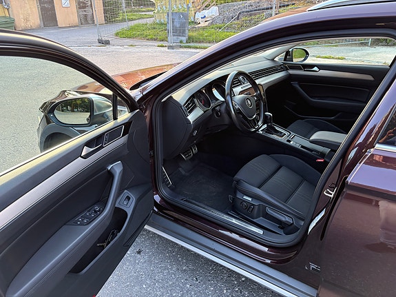 Volkswagen Passat Alltrack 5 of 5