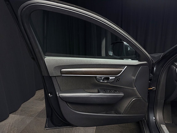 Volvo V90 Cross Country 10 of 30