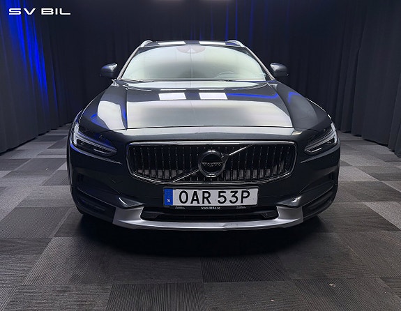 Volvo V90 Cross Country 2 of 5