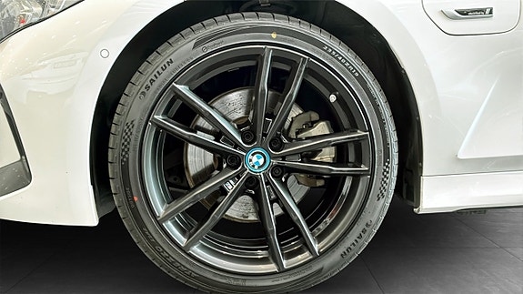 BMW 330xd 9 of 9