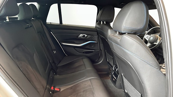 BMW 330xd 5 of 9