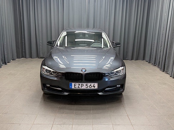 BMW 318d 2 of 17