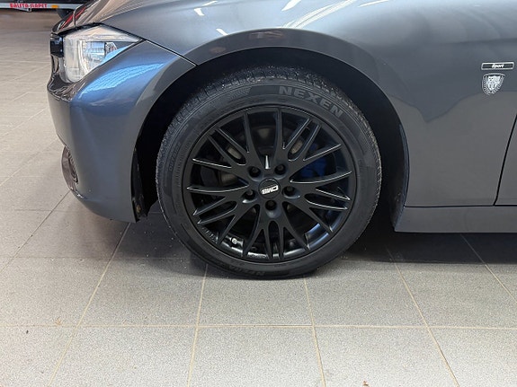 BMW 318d 8 of 17