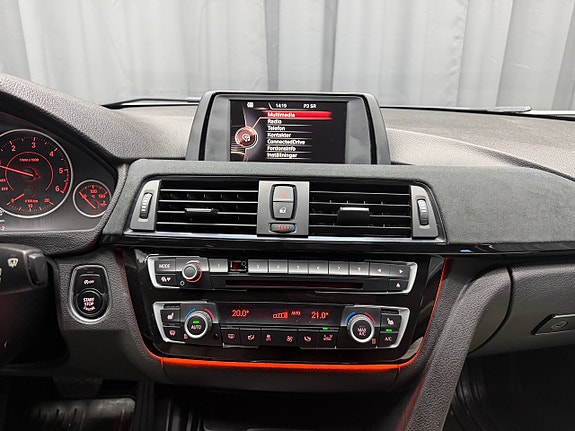 BMW 318d 15 of 17