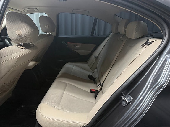 BMW 318d 16 of 17