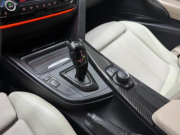 BMW 318d 14 of 17