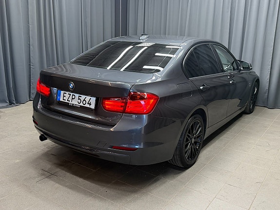 BMW 318d 6 of 17