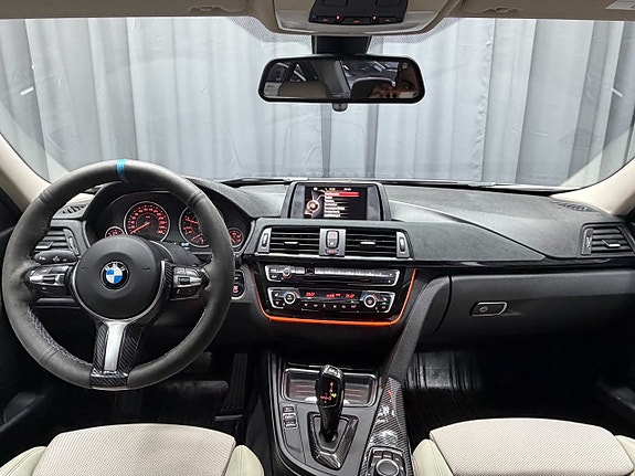 BMW 318d 13 of 17