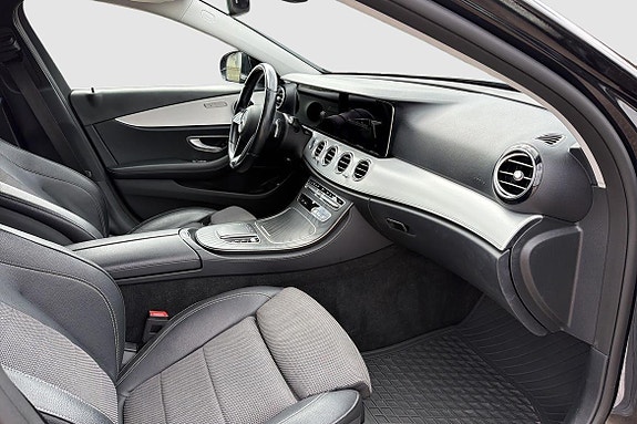 Mercedes-Benz E300 6 of 12