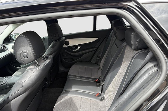 Mercedes-Benz E300 8 of 12