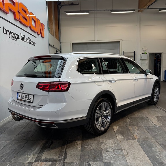 Volkswagen Passat Alltrack 4 of 5