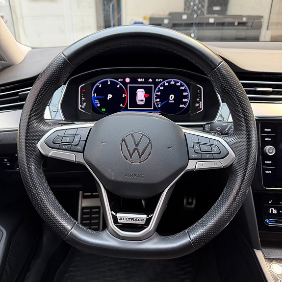 Volkswagen Passat Alltrack 10 of 11